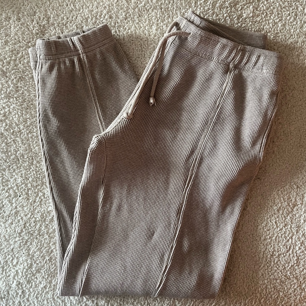 TNA Aritzia Vermont Joggers Waffle Sweatpants Sz S Low Rise Cotton